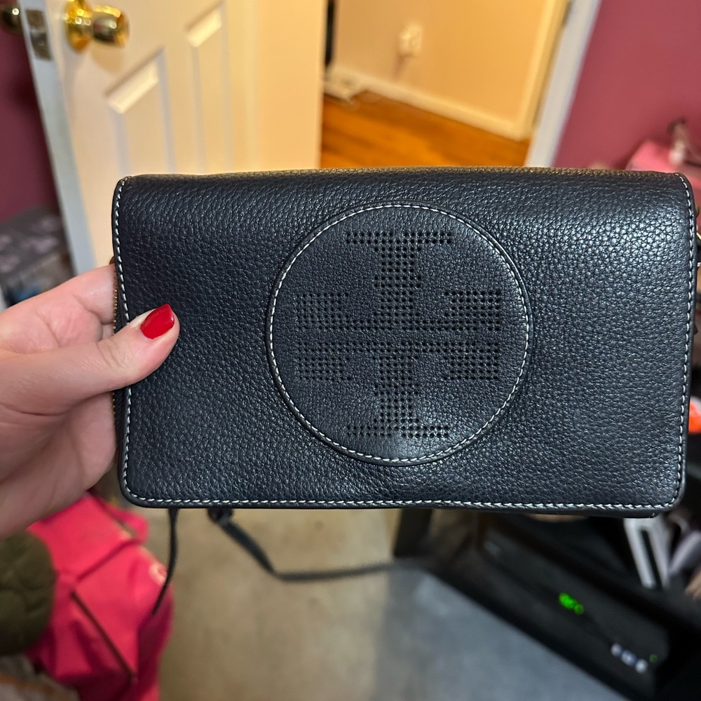 Tory Burch Leather Perforated Crossbody wallet